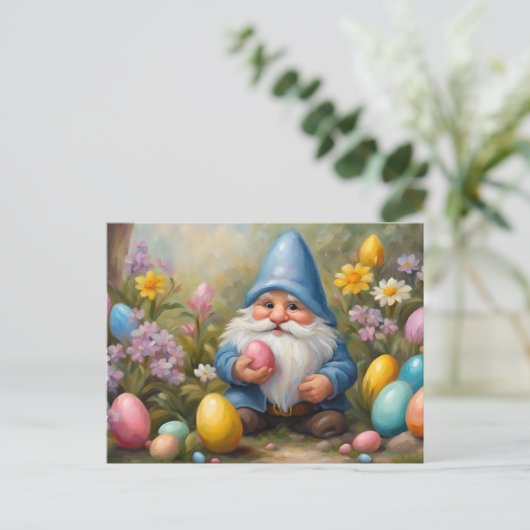 Schattigee paaskabouter met paaseieren en -bloemen feestdagenkaart (Staand voorkant)