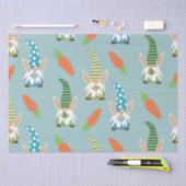 Schattigee paaskabouters met eitjes en wortelen op tissuepapier (Craft)