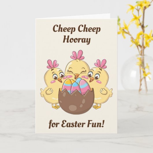 Schattigee paaskuikens met ei kaart (Gele Bloem)