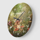 Schattigee paddenstoelenfee in het bos grote klok (Hoek)