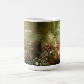 Schattigee paddenstoelenfee in het bos koffiemok (Center)