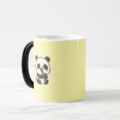 Schattigee Panda Eten Bamboe – Fun Coffee Mok (Voorkant links)