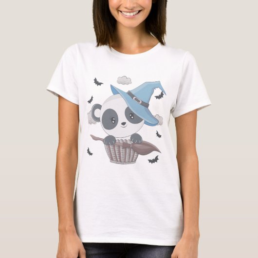 Schattigee Panda Witch Omgeven door Bats Halloween T-shirt (Voorkant)