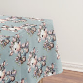 Schattigee Pastel Baby Koe in Overalls met Bloemen Tafelkleed (Voorbeeld)