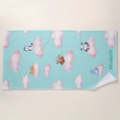 Schattigee pasteldieren op wolken monogram strandlaken (Voorkant)