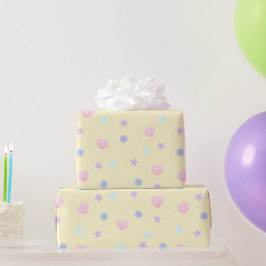 Schattigee pastelschelpen en parels in Lemon Chiff Cadeaupapier