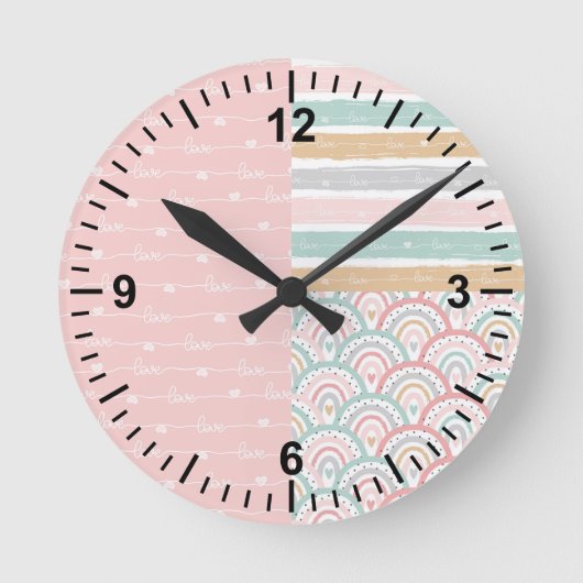 Schattigee Patchwork Hearts & Rainbows Pastel Wand Ronde Klok (Voorkant)