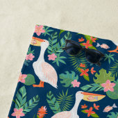 Schattigee pelikanen kleurrijke tropische bloemmot strandlaken (In situ)