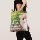 Schattigee Perzische kat gluren rond Tote Bag (Dichtbij)