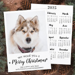 Schattigee Pet Foto 2025 Kalender Hond Vrolijk Ker Feestdagenkaart<br><div class="desc">Wij wensen u een vrolijk kerstfeest! Stuur leuke en leuke vakantie groeten met deze super leuke gepersonaliseerde huisdier foto vakantie kaart voeg 2025 kalender kaart op de achterkant. Vrolijke kerstwensen van de hond met schattige pootafdrukken in een leuk modern fotoontwerp. Voeg de foto of familiefoto van uw hond toe met...</div>