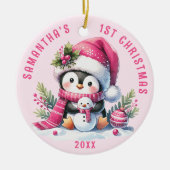 Schattigee pinguïn baby's 1e kerst gepersonaliseer keramisch ornament (Voorkant)