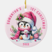 Schattigee pinguïn baby's 1e kerst gepersonaliseer keramisch ornament (Achterkant)