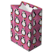 Schattigee Pinguïn Cartoon Custom Roze Waterverf Medium Cadeauzakje (Achterkant Gekanteld)