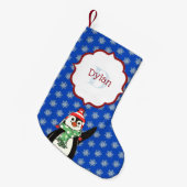 Schattigee Pinguïn en Sneeuwvlokken Monogrammed Ko Kleine Kerstsok (Voorkant (Hangend))