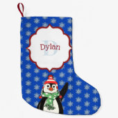 Schattigee Pinguïn en Sneeuwvlokken Monogrammed Ko Kleine Kerstsok (Voorkant)