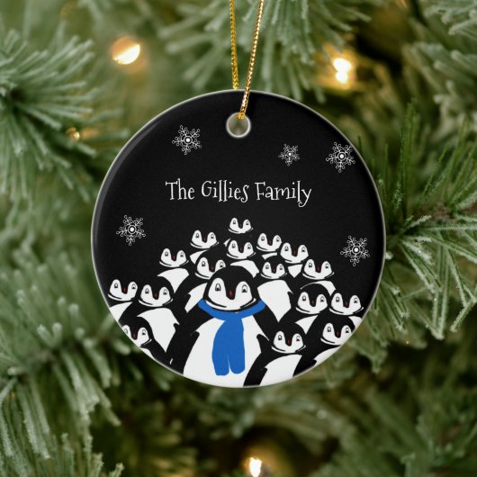 Schattigee pinguïn familie gepersonaliseerd keramisch ornament (Boom)