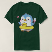 Schattigee pinguïn met eendenzwembadvlotter t-shirt (Design voorkant)