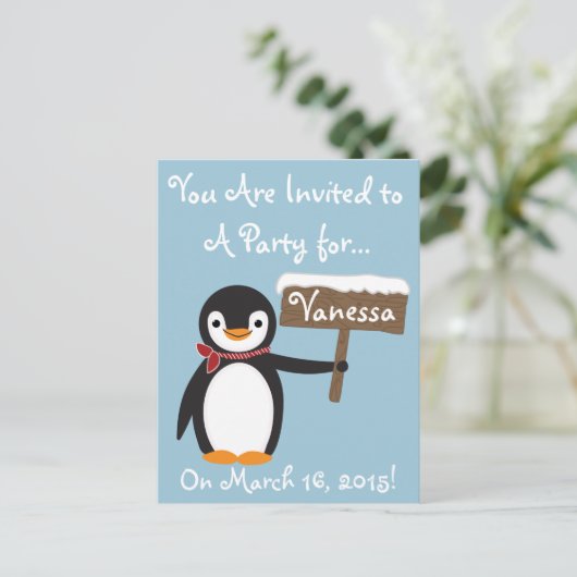 Schattigee Pinguïn met Gestreepte Sjaal  Uitnodiging Briefkaart (Staand voorkant)