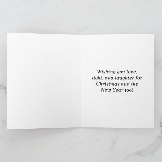 Schattigee pinguïn verpakt in kerstverlichting kaart (Binnen)