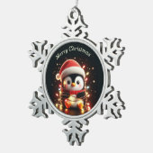 Schattigee pinguïn verpakt in kerstverlichting tin sneeuwvlok ornament (Rechts)