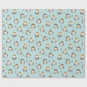 Schattigee pinguïns met kleine boompjes op lichtbl cadeaupapier (Vlak)