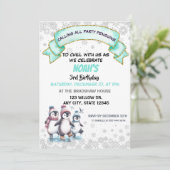 Schattigee pinguïns schaatsen verjaardagsuitnodigi kaart (Staand voorkant)