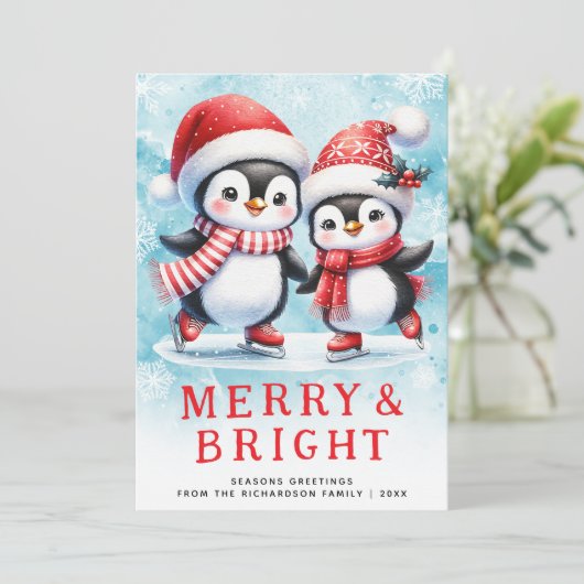 Schattigee pinguïns vrolijk helder rood en blauw k feestdagenkaart (Staand voorkant)
