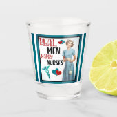 Schattigee Pinup_ Echte Mannen Trouwen Verpleegkun Shot Glas (Voorkant)