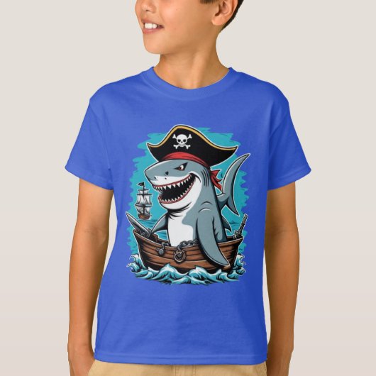 Schattigee piratenhaai op een boot T-Shirt (Voorkant)