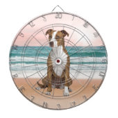 Schattigee Pitbull Dog Zittend op het strand met z Dartbord (Voorkant)