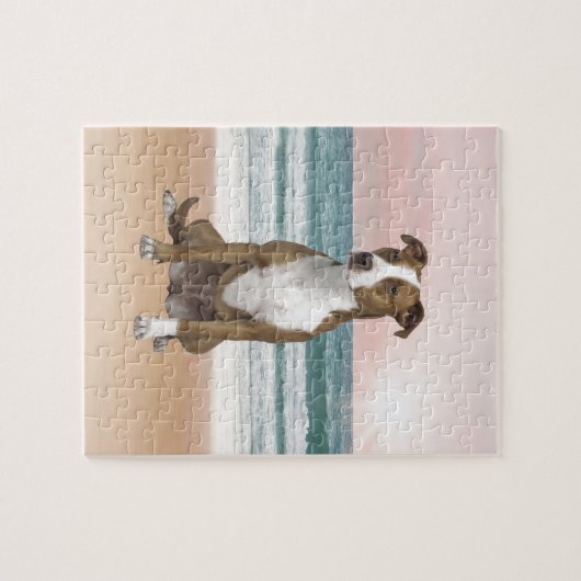 Schattigee Pitbull Dog Zittend op het strand met z Legpuzzel (Horizontaal)