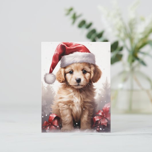 Schattigee pluizige puppy in een kerstmuts feestdagenkaart (Staand voorkant)