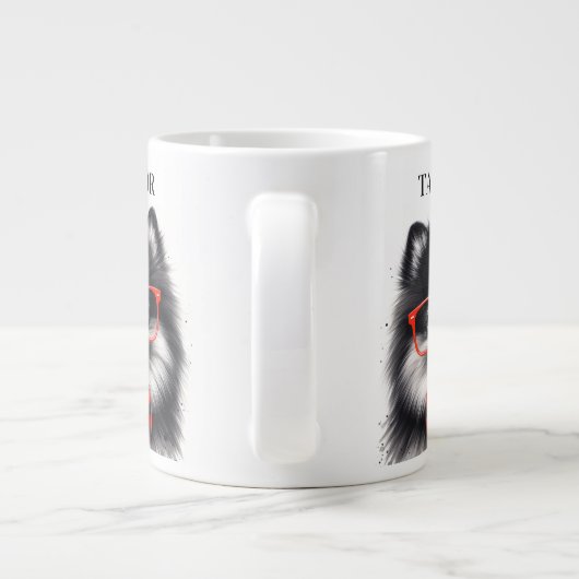 Schattigee Pommerse Rode Nerd Bril Custom Naam Grote Koffiekop (Achterkant)