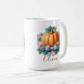 Schattigee pompoen met bloemen gepersonaliseerd T- Koffiemok (Voorkant rechts)