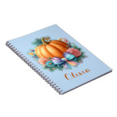 Schattigee pompoen met bloemen gepersonaliseerd T- Notitieboek (Rechterzijde)