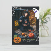 Schattigee pompoen & spook Happy Halloween foto Feestdagenkaart (Staand voorkant)