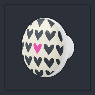 Schattigee Pop Art Hearts in Mod Dark Grey en Hot Keramische Knop