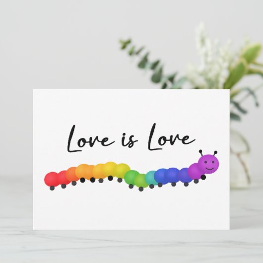 Schattigee PRIDE Regenboogkleuren lachende rups Feestdagenkaart (Staand voorkant)