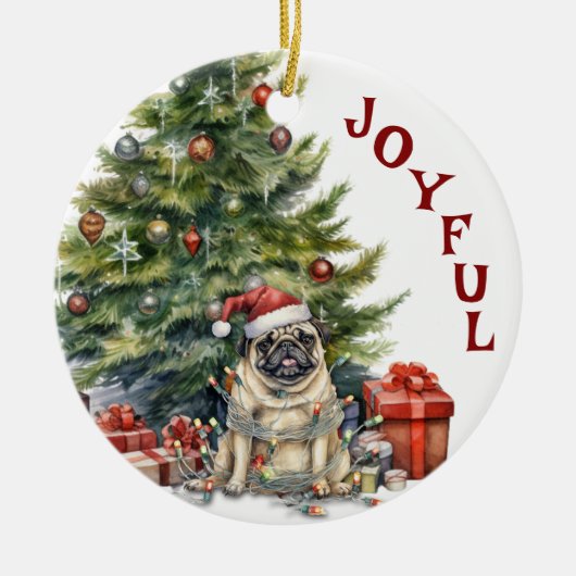 Schattigee Pug Dog verpakt in kerstverlichting Keramisch Ornament (Voorkant)