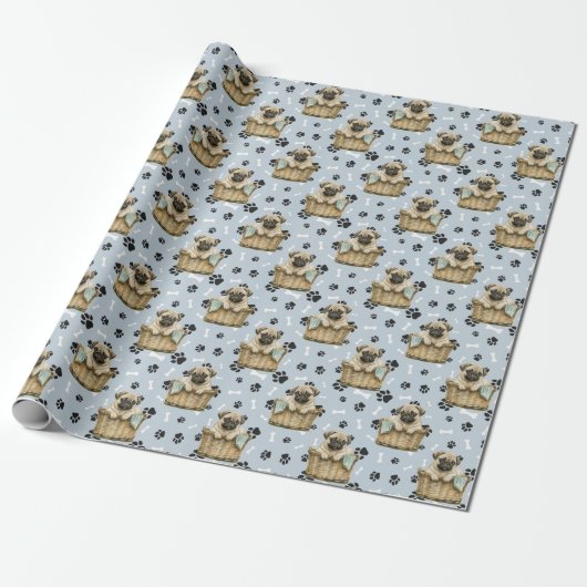 Schattigee Pug Puppy in Basket Paw Print Cadeaupapier (Uitgerold)