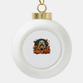 Schattigee Pugdog met pompoenen Herfst Halloween C Keramische Bal Ornament (Voorkant)