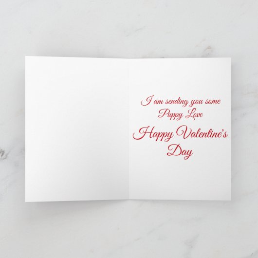 Schattigee pup met rode hart Valentijnsdag Kaart (Binnen)