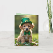 Schattigee puppy met St. Patrick's outfit, shamroc Feestdagen Kaart (Achterkant)