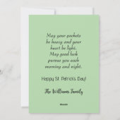 Schattigee puppy met St. Patrick's outfit, shamroc Feestdagenkaart (Achterkant)