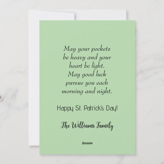 Schattigee puppy met St. Patrick's outfit, shamroc Feestdagenkaart (Achterkant)