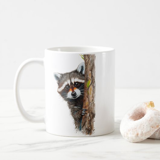 Schattigee Raccoon Peeking Tree Classic Mok (Met donut)