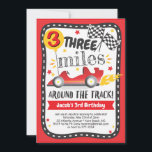 Schattigee Race Kaart Racetrack Kinder Jongen Verj<br><div class="desc">Dit verjaardagsjongensontwerp heeft een schattige raceauto, racevlaggen, een ballon en sterren met een rasrand. Klik op de knop aanpassen voor meer flexibiliteit bij het wijzigen van de tekst! Variaties van dit ontwerp, extra kleuren en coördinerende producten zijn beschikbaar in onze winkel, zazzle.com/store/doodlelulu. Neem contact met ons op als u dit...</div>