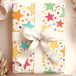 Schattigee Rainbow Stars Custom Pattern Cadeaupapier<br><div class="desc">Dit Schattigee Rainbow Stars Custom Pattern Wrapping Paper beschikt over een prachtige reeks veelkleurige sterren in verschillende maten op een zachte,  neutrale achtergrond. Het speelse en levendige ontwerp is perfect voor verjaardagen,  feesten en speciale gelegenheden,  waardoor een leuke en vrolijke touch wordt toegevoegd aan elk geschenk.</div>