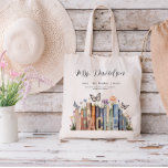 Schattigee Regenboog Boekenplank & Boeken Leraar M Tote Bag<br><div class="desc">Verras de docent in je leven of trakteer jezelf (als je de docent bent) met deze schattige monogram canvas tas met een prachtige waterverf illustratie van boeken op een boekenplank. Je bent mijn held, leraar. Perfect cadeau voor uw favoriete klas schoolleraar voor Kerstmis, Terug naar School, Eind van het Jaar...</div>