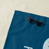 Schattigee regenboog narwal gepersonaliseerde naam strandlaken (In situ)